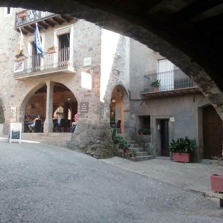 Hotel CAN MENCIÓ - Plaça Major à Santa Pau Extérieur photo