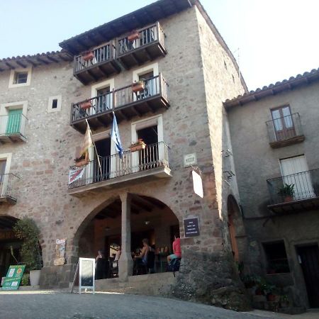 Hotel CAN MENCIÓ - Plaça Major à Santa Pau Extérieur photo