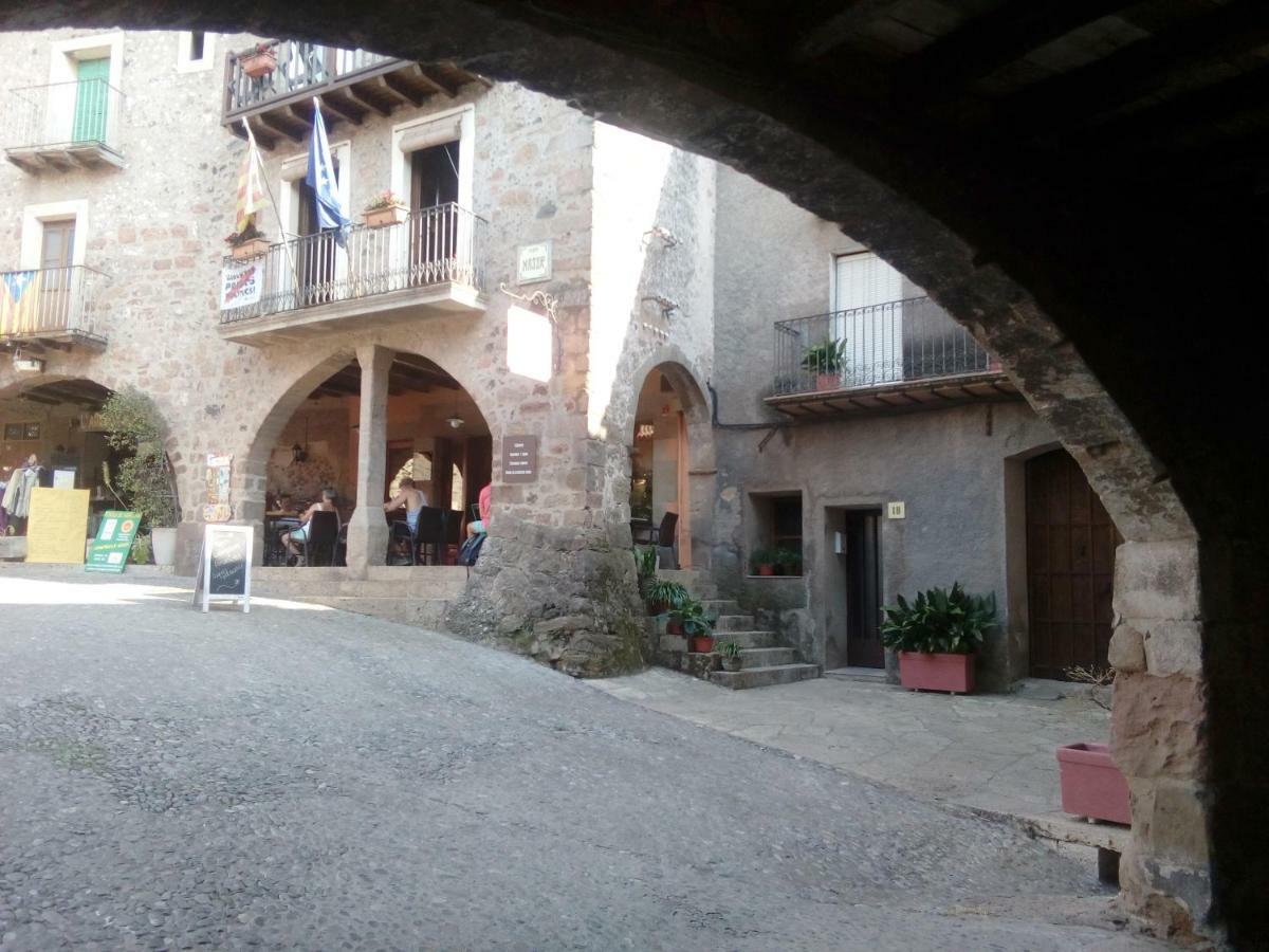 Hotel CAN MENCIÓ - Plaça Major à Santa Pau Extérieur photo