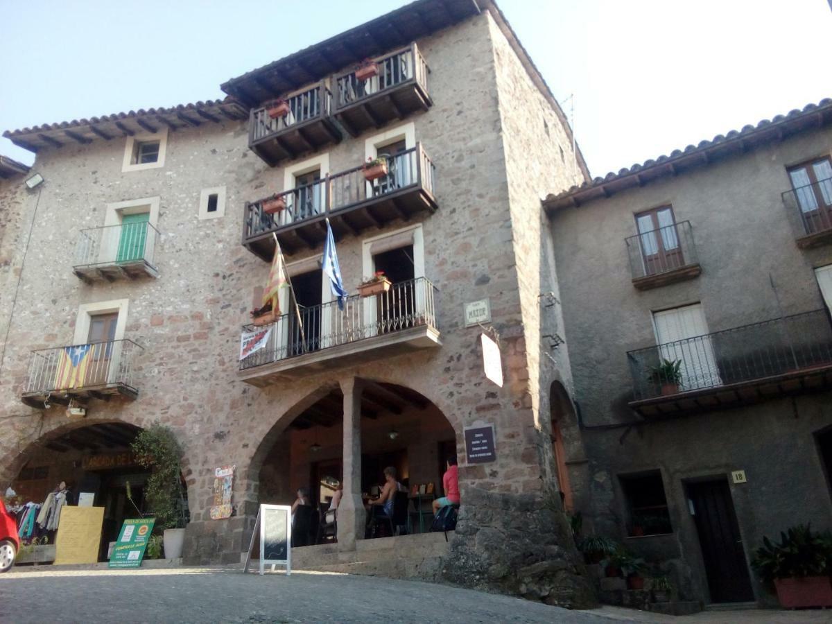 Hotel CAN MENCIÓ - Plaça Major à Santa Pau Extérieur photo