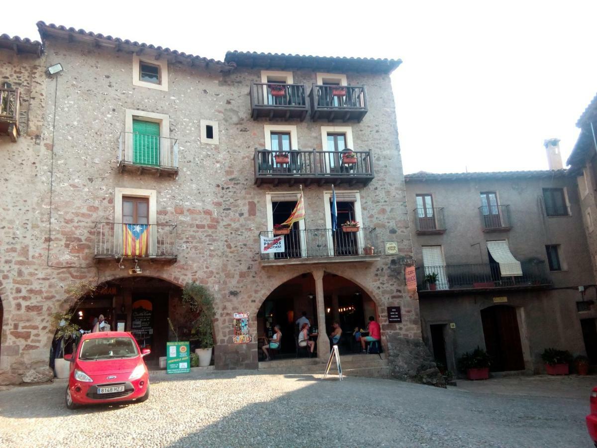 Hotel CAN MENCIÓ - Plaça Major à Santa Pau Extérieur photo